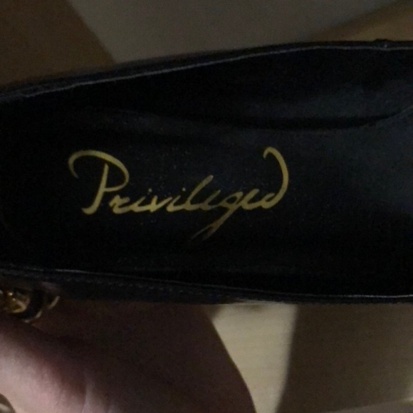 ❌SOLD ❌Privileged Gold Lightning Bold Platforms - Picture 3 of 5